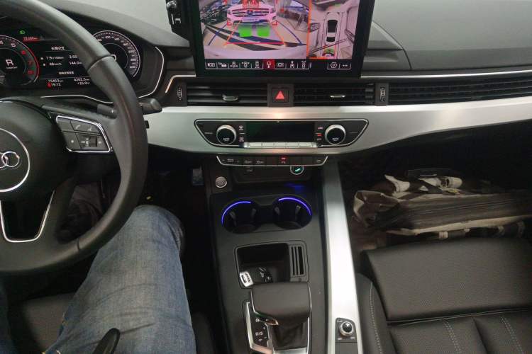 Used Audi A4L 2025 2 Million Units Enjoyment Version 40 TFSI Stylish and Dynamic Type Gear Lever