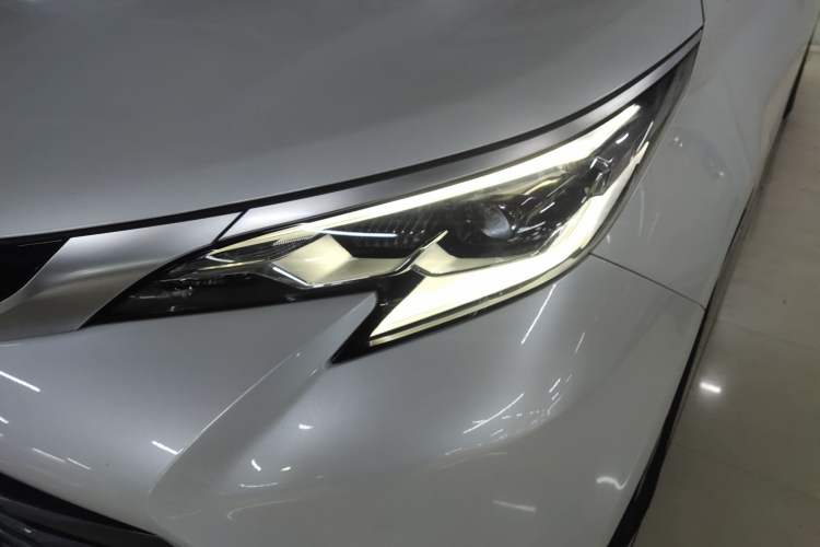 Used Toyota Sienna 2021 2.5L Hybrid Luxury Edition