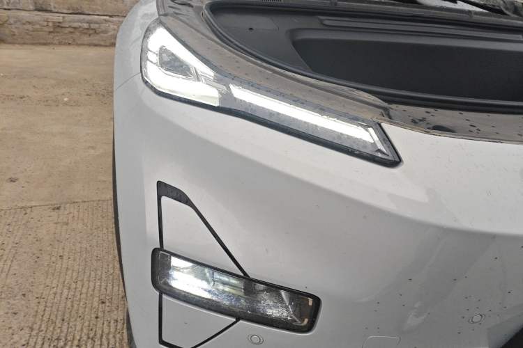 Used Deepal S05 2024 510Max Pure Electric Version Right Front Headlight