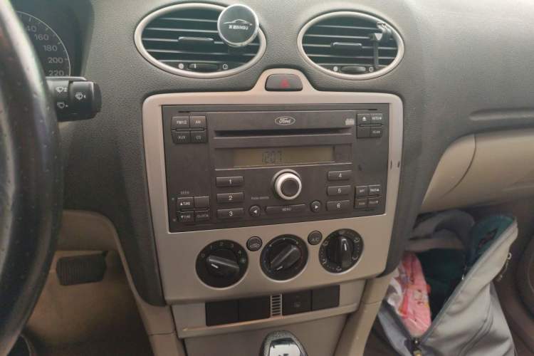 Used Ford Focus 2005 Sedan 1.8L Automatic Fashion Edition
