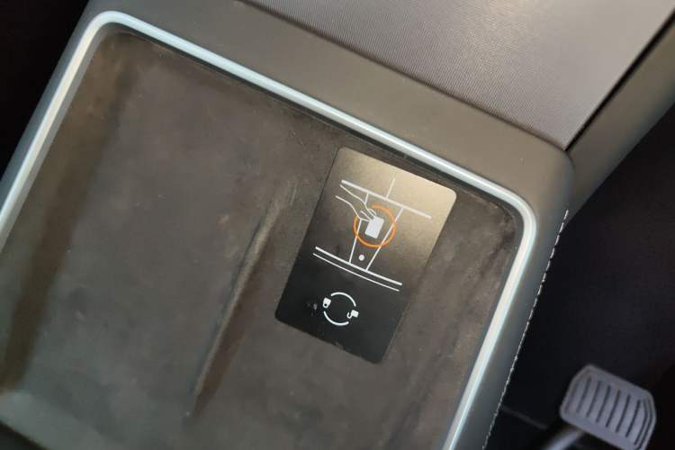 Used Tesla Model Y 2025 Rear-Wheel-Drive Version
