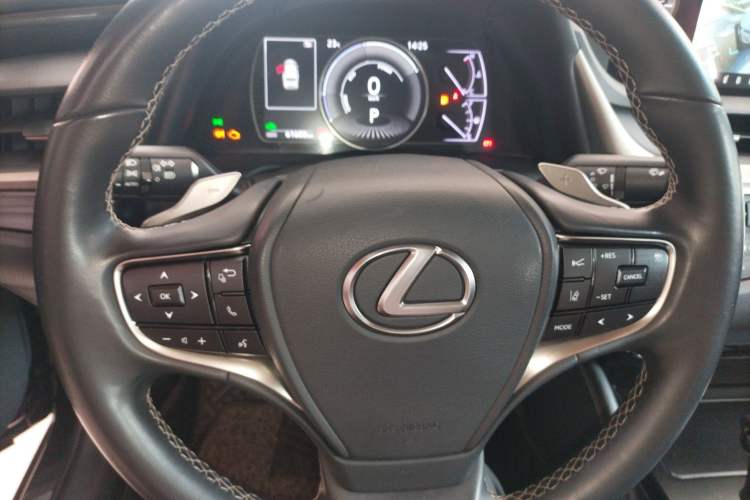 Used Lexus ES 2020 300h Premier Edition
