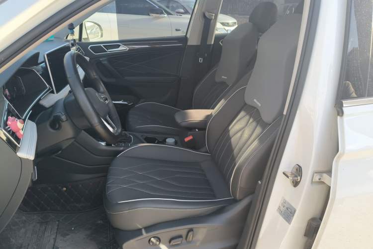 Used Volkswagen Tiguan L 2023 330TSI Automatic Two-Wheel Drive R-Line Flagship Edition Left Front Seat