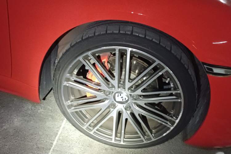 Used Porsche 718 2016 Cayman 2.0T Right Front Wheel Hub