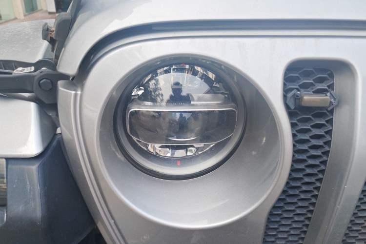 Used Jeep Wrangler  Right Front Headlight