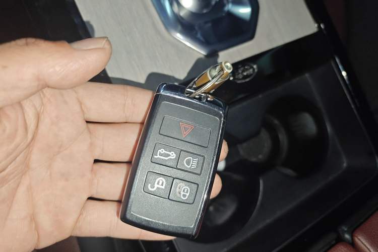 Used Land Rover Range Evoque New Energy 2023 Aurora L P300e Plug-in Hybrid Electric Version Vehicle Key