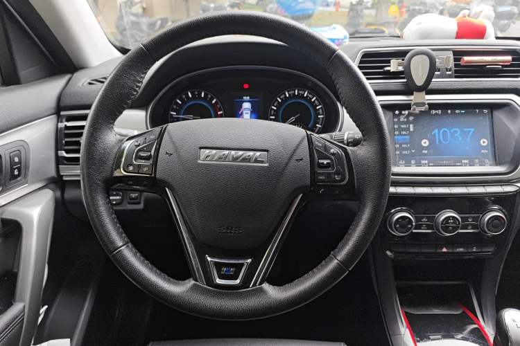 Used Haval H2 2017 Blue Label 1.5T Manual Two-Wheel Drive Luxury Model
