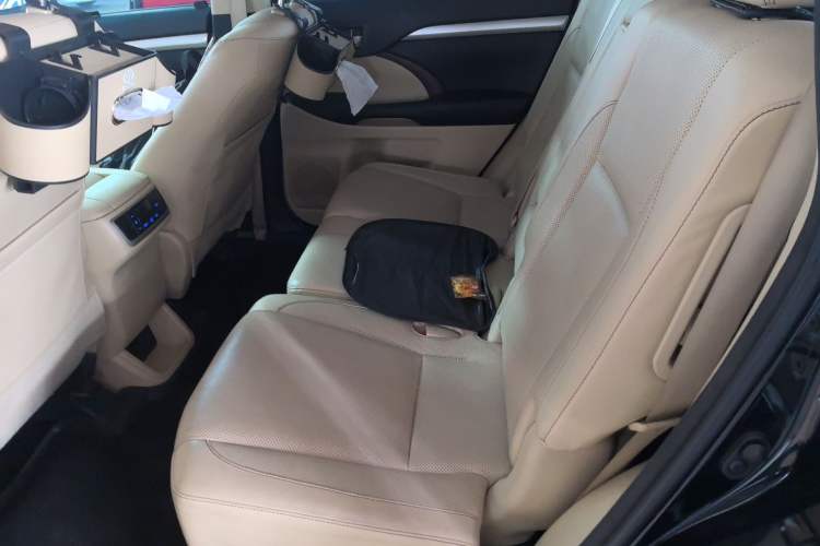 Used Toyota Highlander 2015 2.0T Four-Wheel Drive Luxury Edition 7-Seater Left Rear Seat