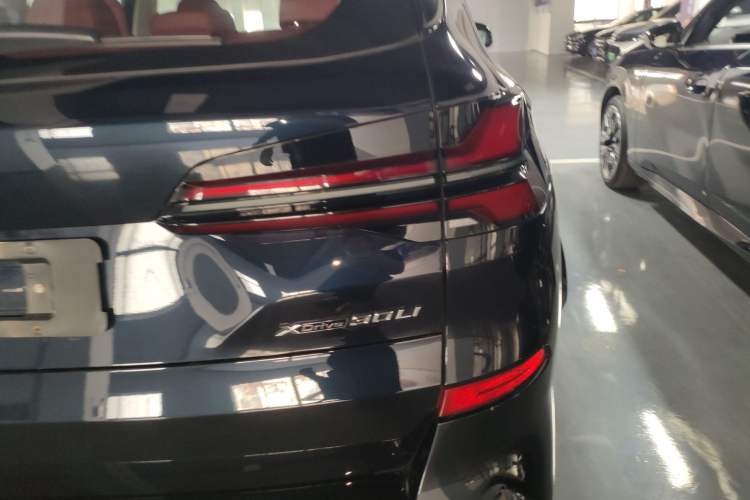 Used BMW X5 2023 xDrive 30Li Luxury M Sport Package
