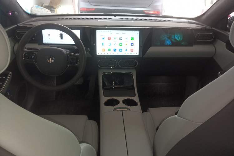 Used Leapmotor C01 2022 Four-Wheel Drive Dual-Motor Performance Version Center Console