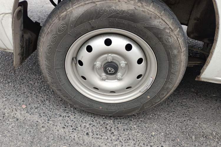 Used Chana Ruixing EM80 2025 Passenger Version Comfort Model 6 Seats 300 km Liftback Door