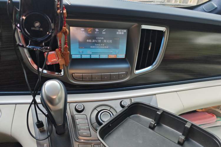 Used Buick GL8 2013 3.0L GT Luxury Business Haoya Edition Audio And AC Panel