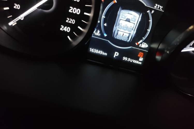 Used Land Rover Discovery 2017 3.0 SC V6 SE Odometer Close Up