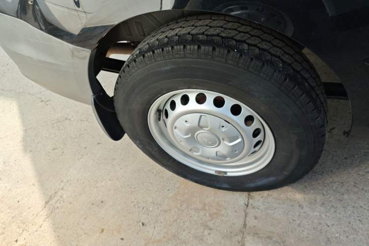 Used Ford Transit 2019 2.0T Diesel Multi-Purpose Commercial Vehicle Mid-Drive Mid-Roof 6-Seater China VI Standard
