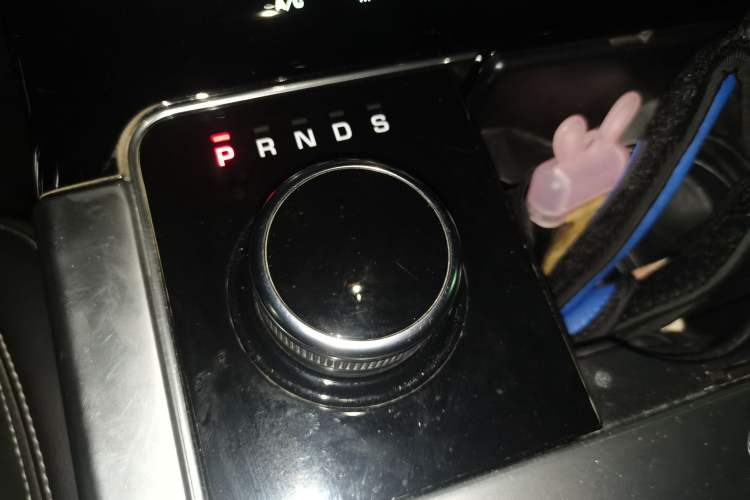 Used Land Rover Range Rover Velar 2019 250 PS R-DYNAMIC S