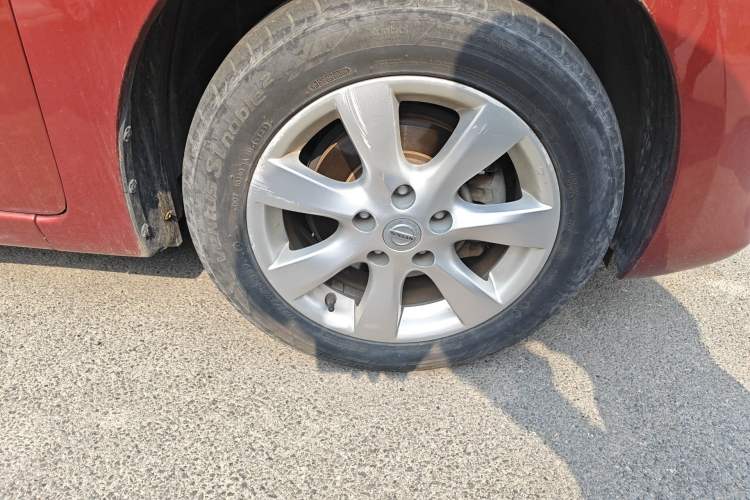 Used Nissan Tiida 2014 1.6L CVT Smart Model Right Front Wheel Hub