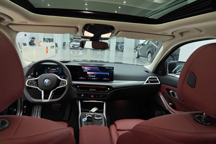 Used BMW i3 2025 eDrive 40 L Midnight Sports Package
