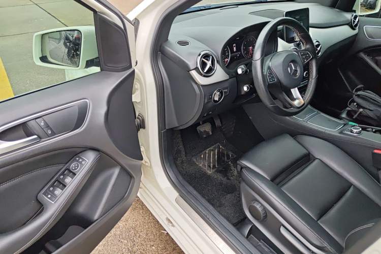 Used Mercedes-Benz B-Class 2017 B 200 Sport Edition Driver Seat