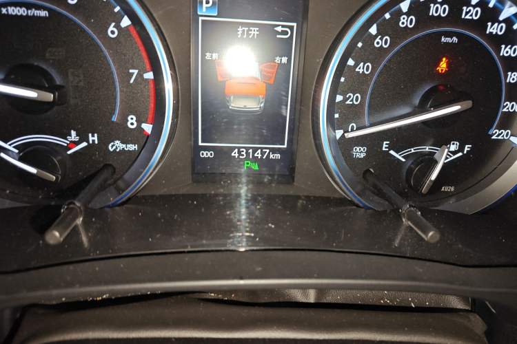 Used Toyota Highlander 2018 2.0T Four-Wheel Drive Prestige Version 7 Seats China V Emission Standard Odometer Close Up