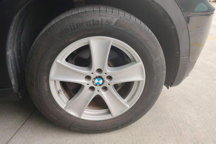 Used BMW X5 2011 xDrive35i Leading Model Right Front Wheel Hub