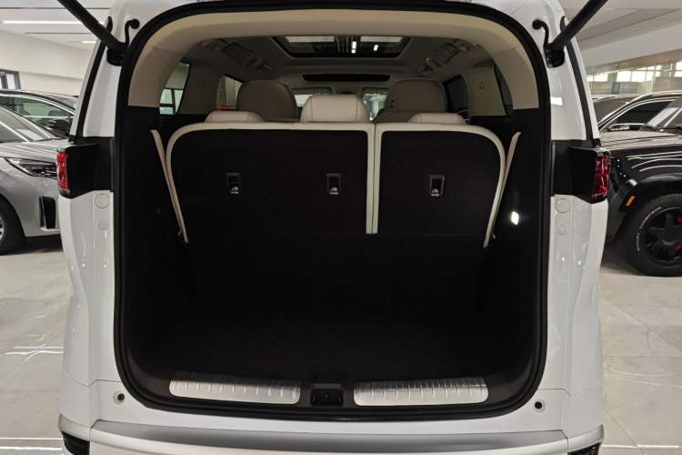 Used Denza D9 2025 DM-i Intelligent Drive 1020 Four-Wheel Drive Prestige Model