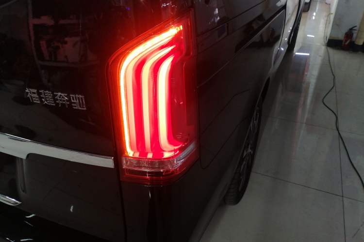 Used Mercedes-Benz V-Class 2016 V 260 Avantgarde Edition
