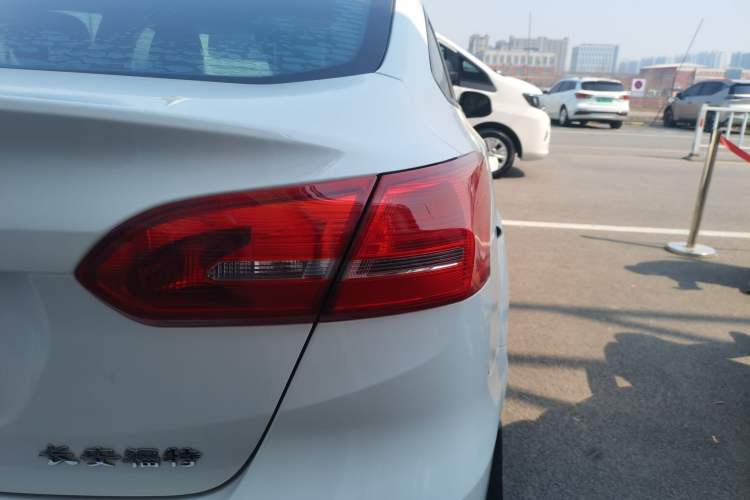 Used Ford Focus 2017 Sedan 1.6L Automatic Fashion Edition Smart Drive Version
