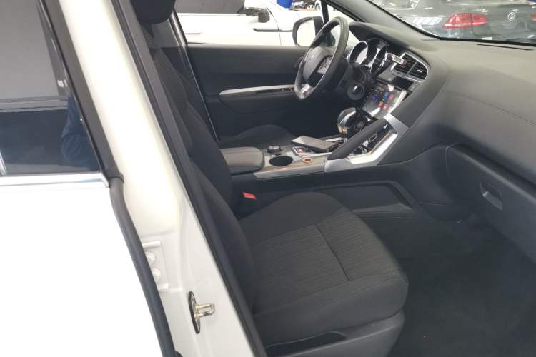 Used Peugeot 3008 2016 1.6THP Automatic Classic Edition Right Front Seat
