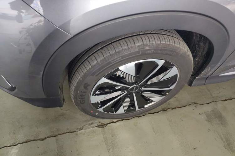 Used BYD Song PLUS New Energy 2025 DM-i 160KM Flagship Model Left Front Wheel Hub