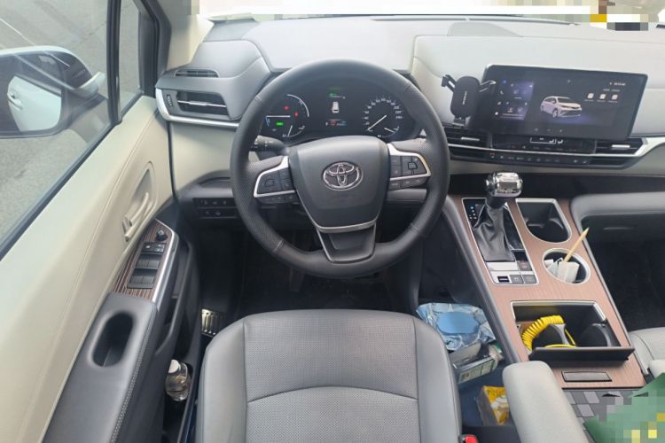 Used Toyota Granvia 2024 2.5L Hybrid Comfort Edition