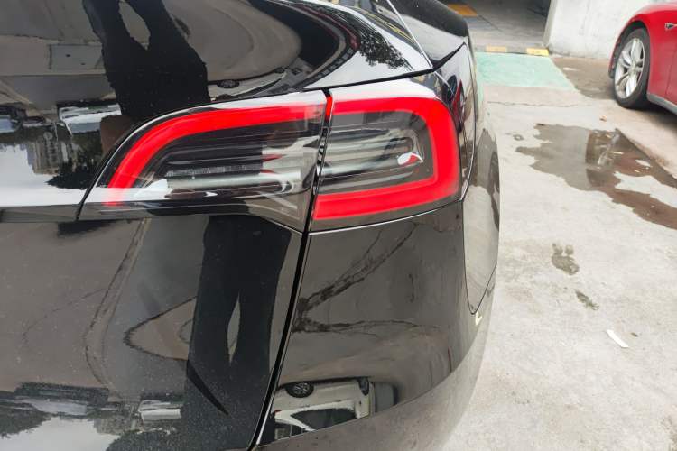 Used Tesla Model Y 2023 Long-Range All-Wheel-Drive Version