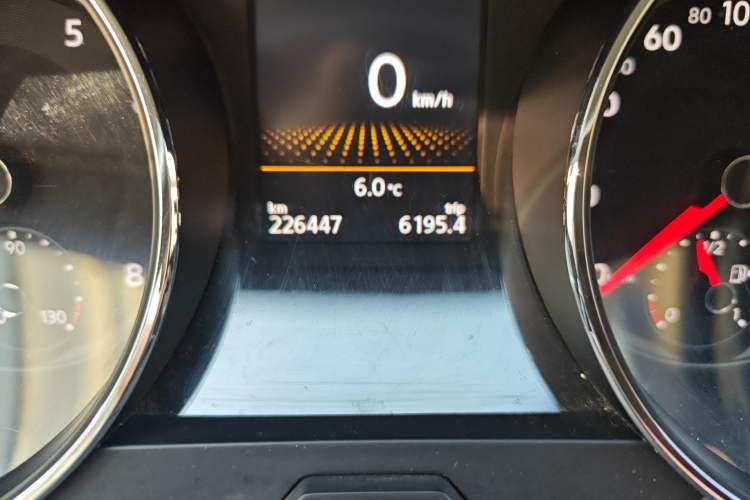 Used Volkswagen Tiguan L 2017 330TSI Automatic Two-Wheel Drive Flagship Edition Odometer Close Up