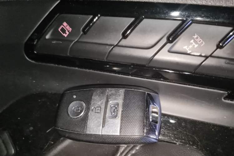 Used Kia KX7 2017 2.0T Automatic 4WD DLX 7-Seater
