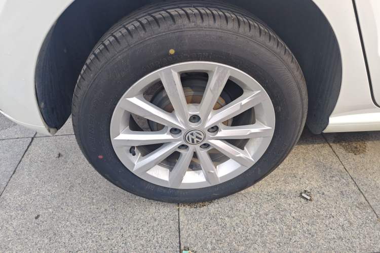 Used Volkswagen Polo 2016 1.6L Automatic Luxury Model Right Rear Wheel Hub