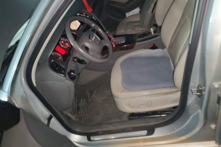 Used Audi A4L 2012 2.0 TFSI automatic Comfort trim level Left Front Seat