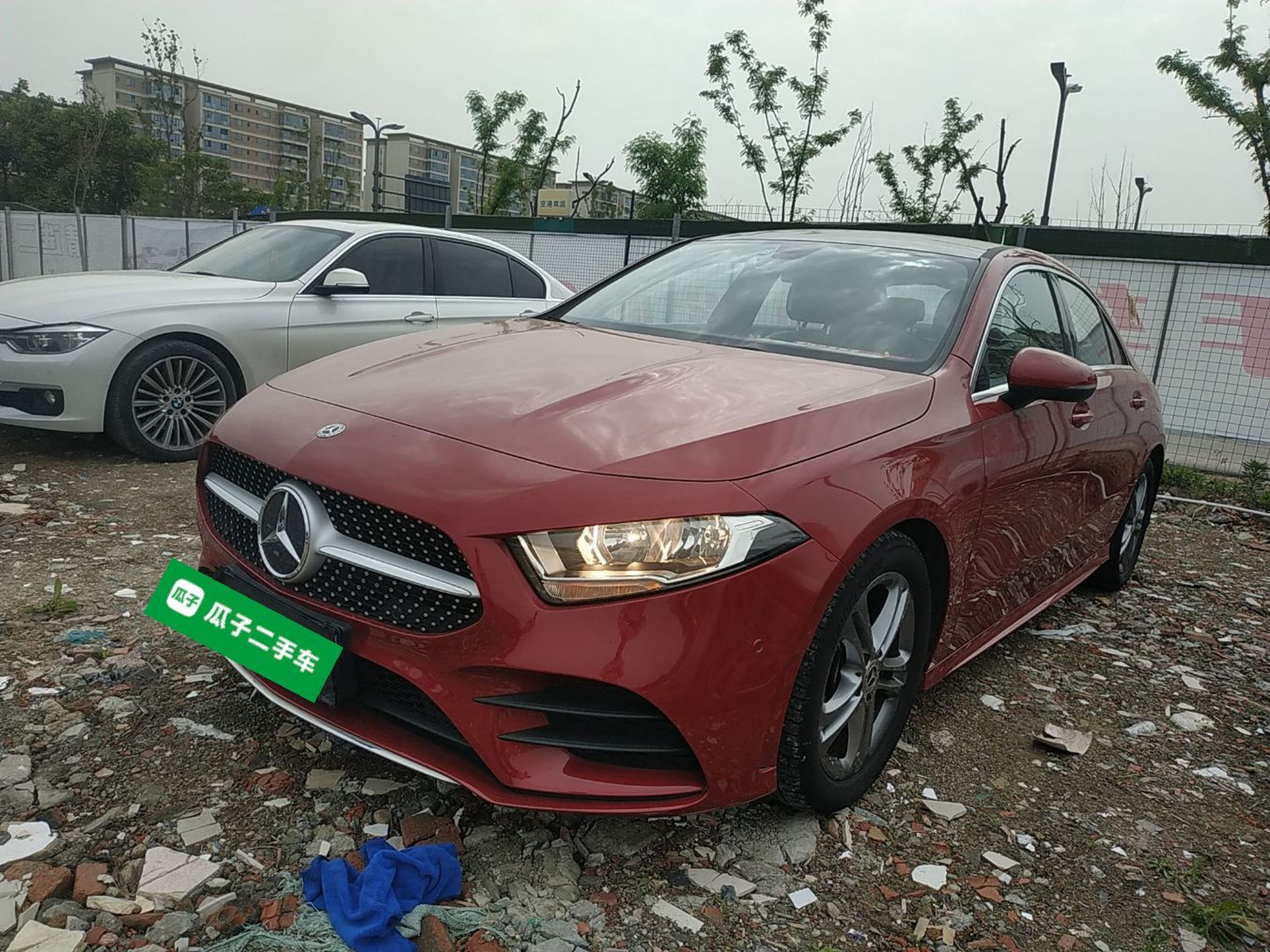 Под передней частью автомобиля