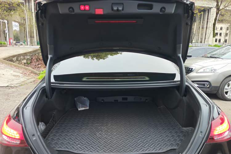 Used Mercedes-Benz E-Class New Energy 2022 Facelift E 350 e L Plug-in Hybrid Sedan
