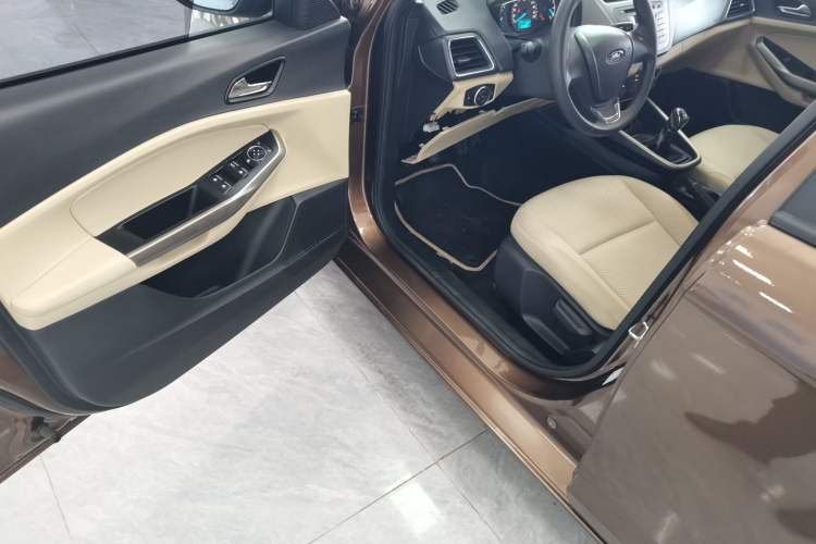 Used Ford Escort 2015 1.5L Manual Comfort Model
