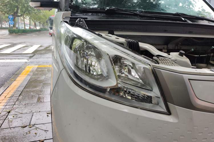 Used SAIC MAXUS EV30 2022 Pure Electric Smart Logistics Expert with Short Wheelbase Guoxuan