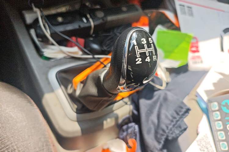 Used BAIC Weiwang M20 2014 1.5L practical type BJ415A Gear Lever