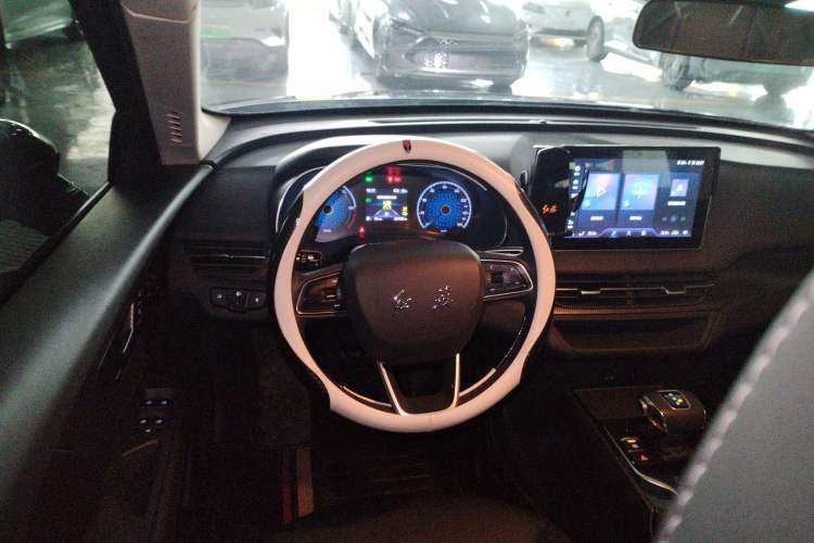 Used Hongqi E-QM5 2021 Online Booking Charging Basic Edition 5 Seats