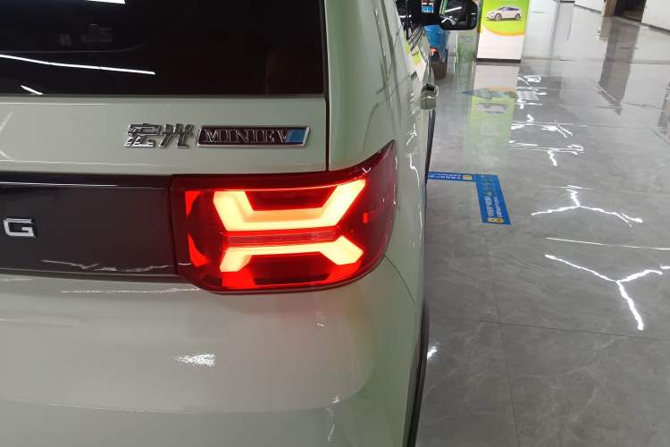 Used Wuling Hongguang MINIEV 2022 GAMEBOY 300km Enthusiast Model with Lithium Iron Phosphate
