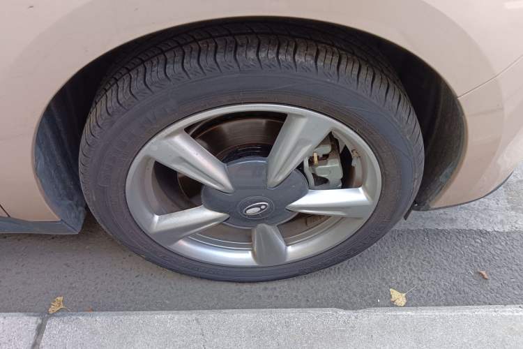 Used ORA Good Cat 2023 401 km Standard Range Luxury Version Lithium Iron Phosphate Right Front Wheel Hub