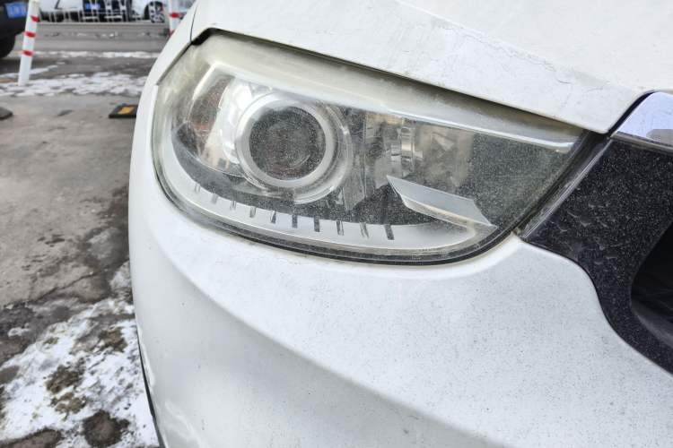 Used Brilliance V3 2015 1.5L Automatic Elite Model Right Front Headlight