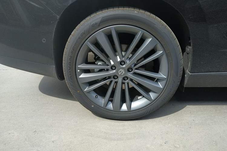 Used Leapmotor C16 2026 Extended-Range 280 LiDAR Zhizun Edition 5 Seats Right Rear Wheel Hub