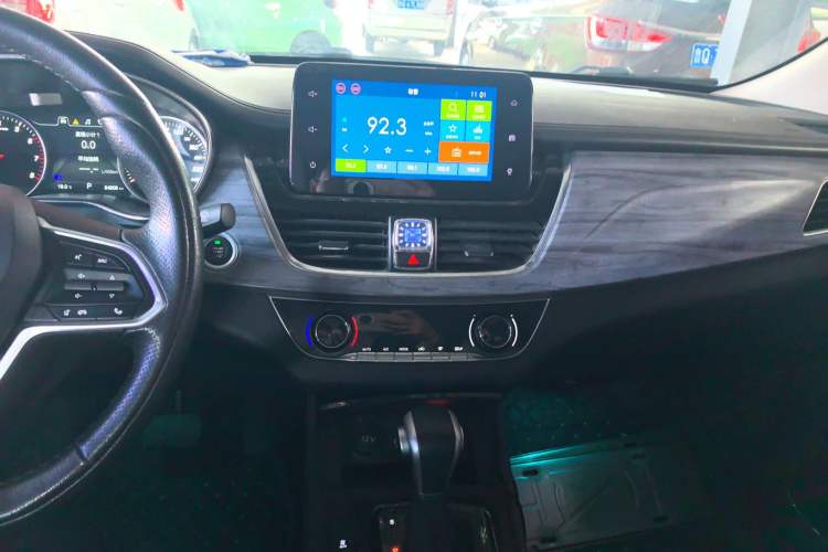 Used Baojun 730 2017 1.5T DCT Flagship Model 7 Seats China V Emission Standard Audio And AC Panel