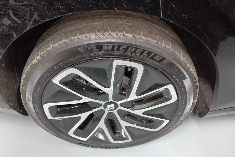 Used Baojun Enjoy 2025 Plug-in Hybrid 140km Luxury Edition Right Rear Wheel Hub