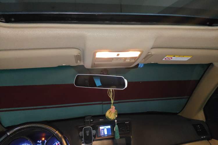 Used Toyota Highlander 2012 2.7L Two-Wheel Drive 7-Seater Luxury Edition
