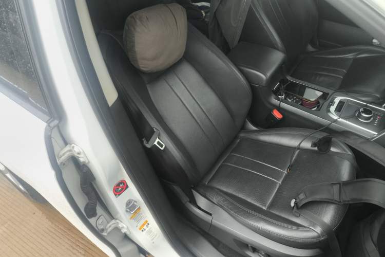 Used Land Rover Discovery Sport 2018 240 PS HSE Version Right Front Seat