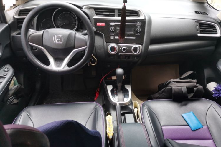 Used Honda Fit 2014 1.5L SE CVT Fashion Model Center Console